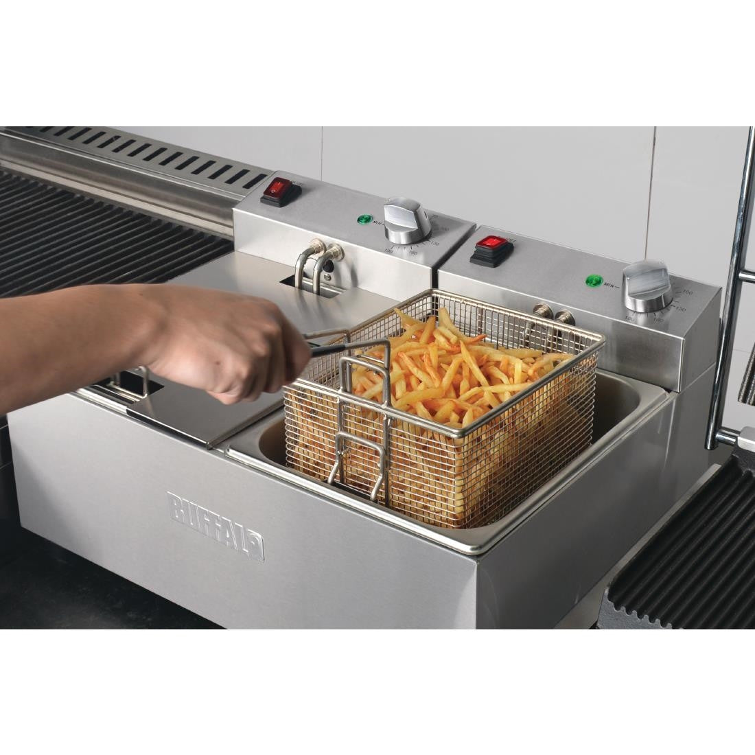 Buffalo Twin Tank Twin Basket 2x5Ltr Countertop Fryer 2x2.8kW FC257