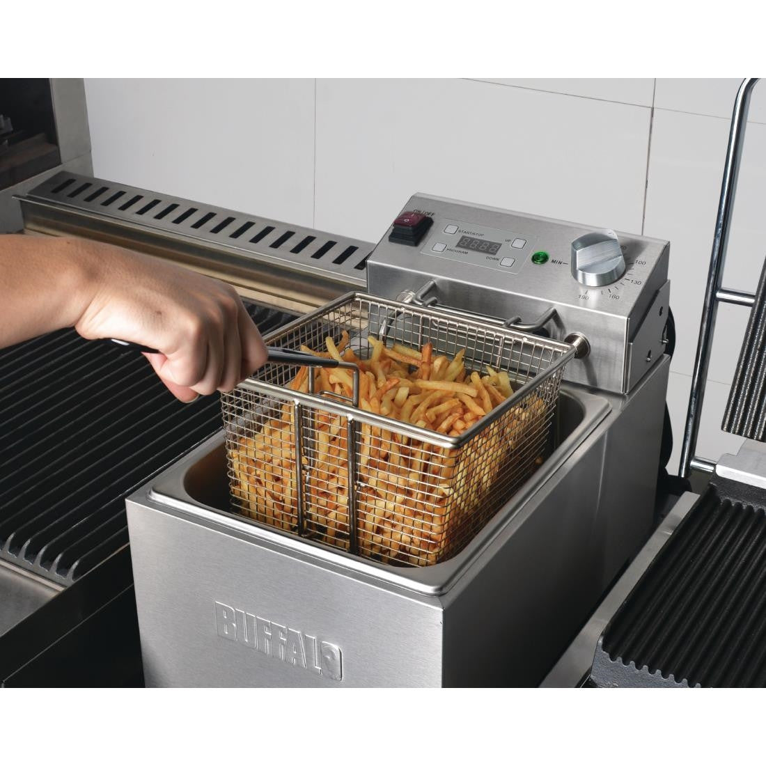 Buffalo Single Tank Single Basket 5Ltr Countertop Fryer with Timer 2.8kW FC258
