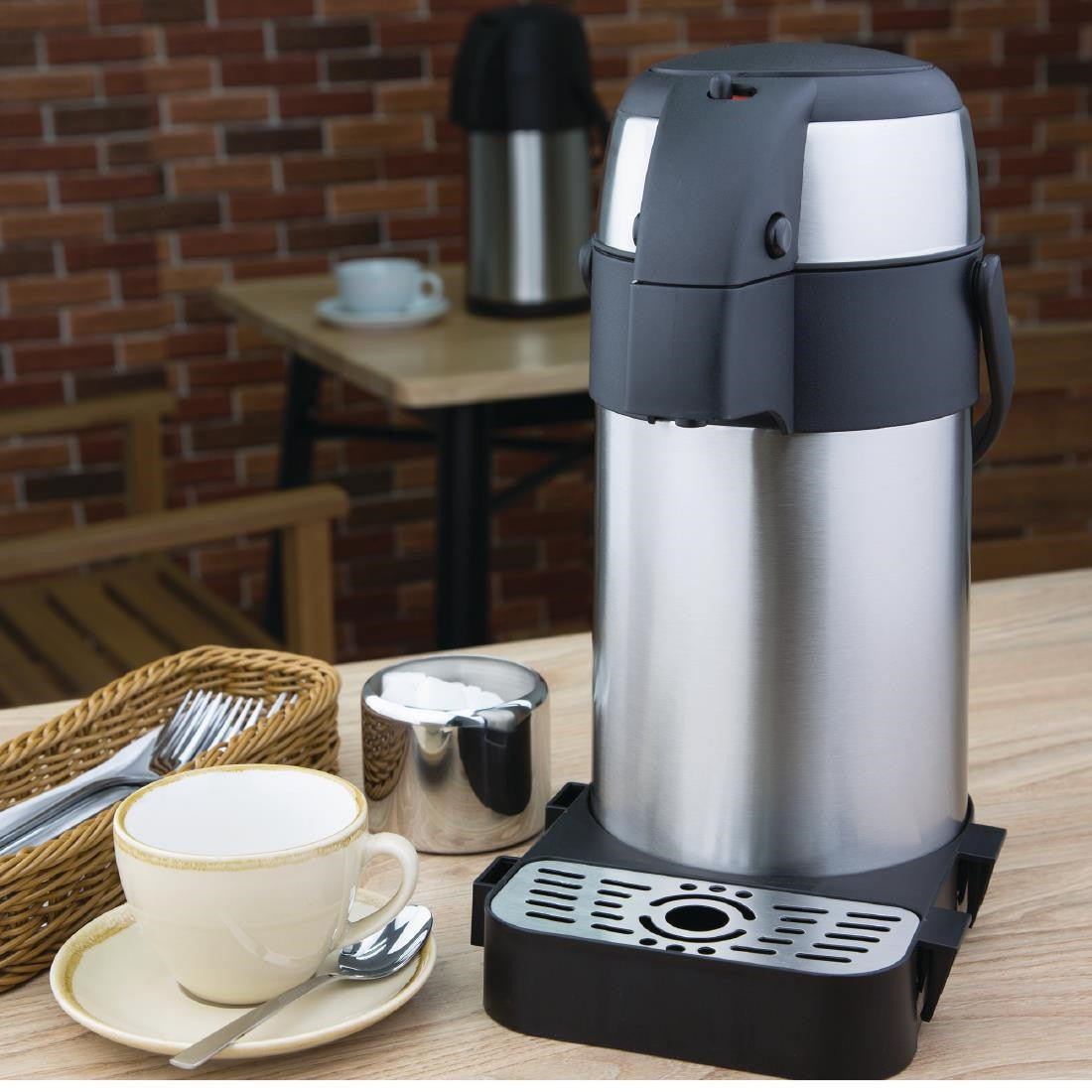 Table set up of Olympia Pump Action Airpot 2.5Ltr.