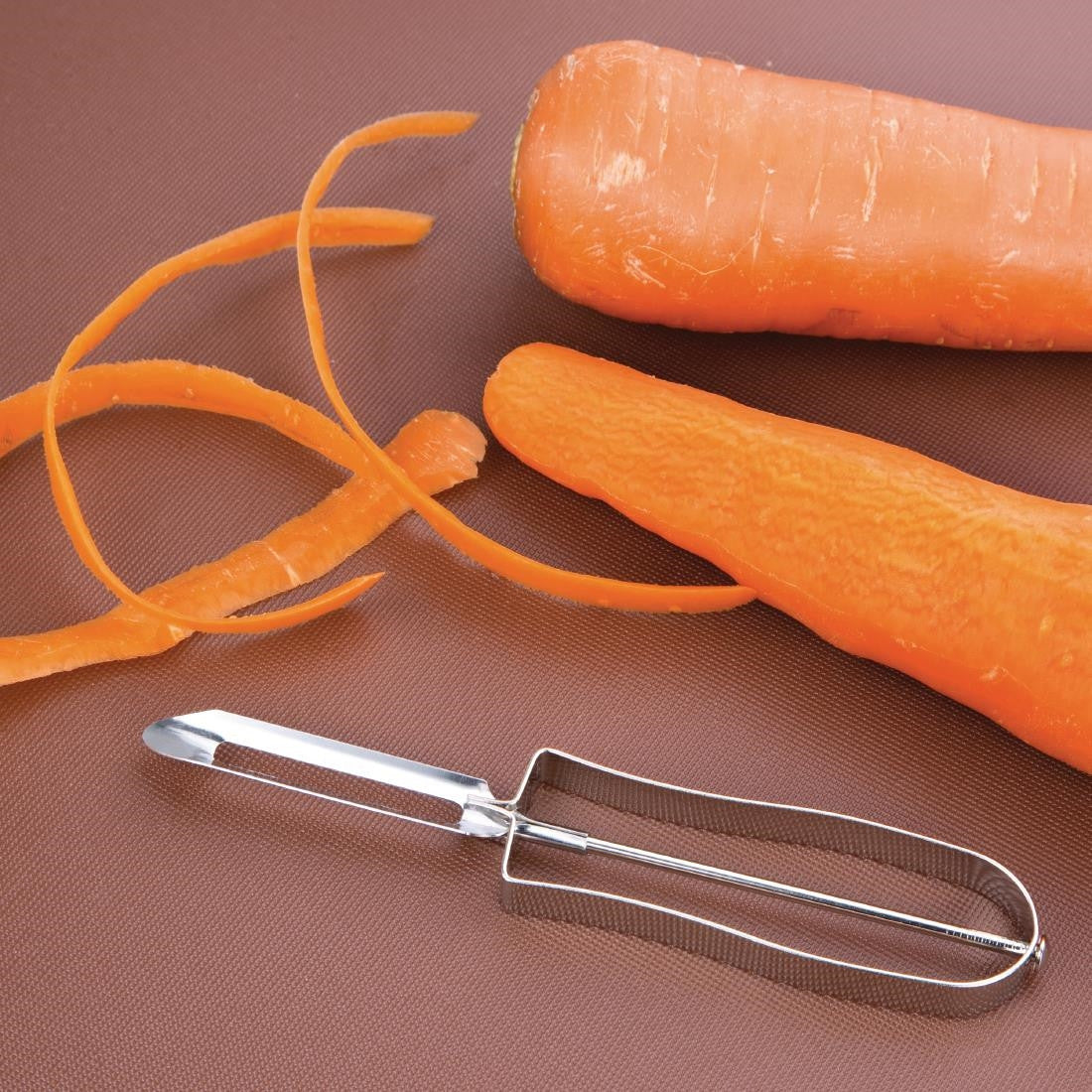 Vogue Swivel Peeler D051