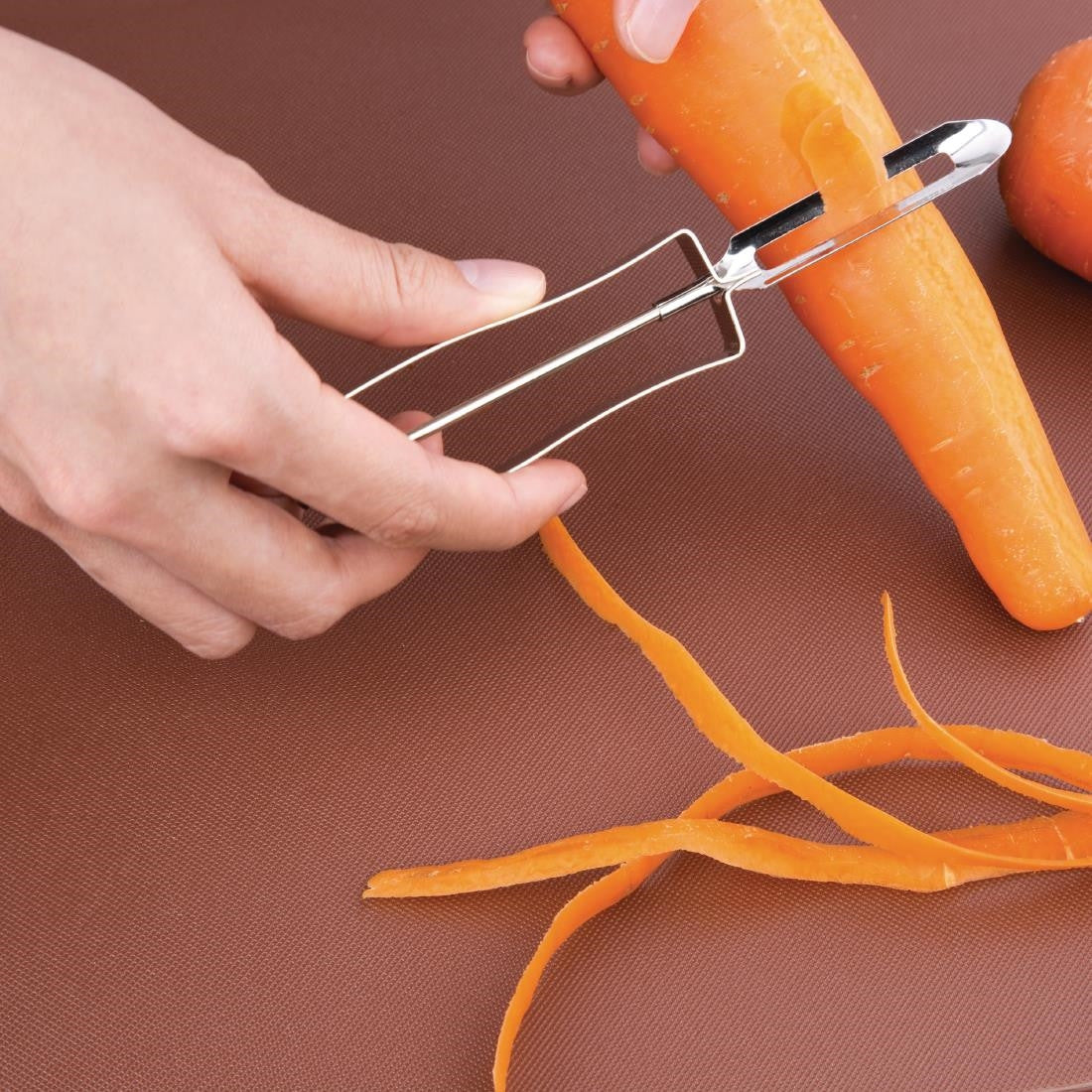 Vogue Swivel Peeler D051