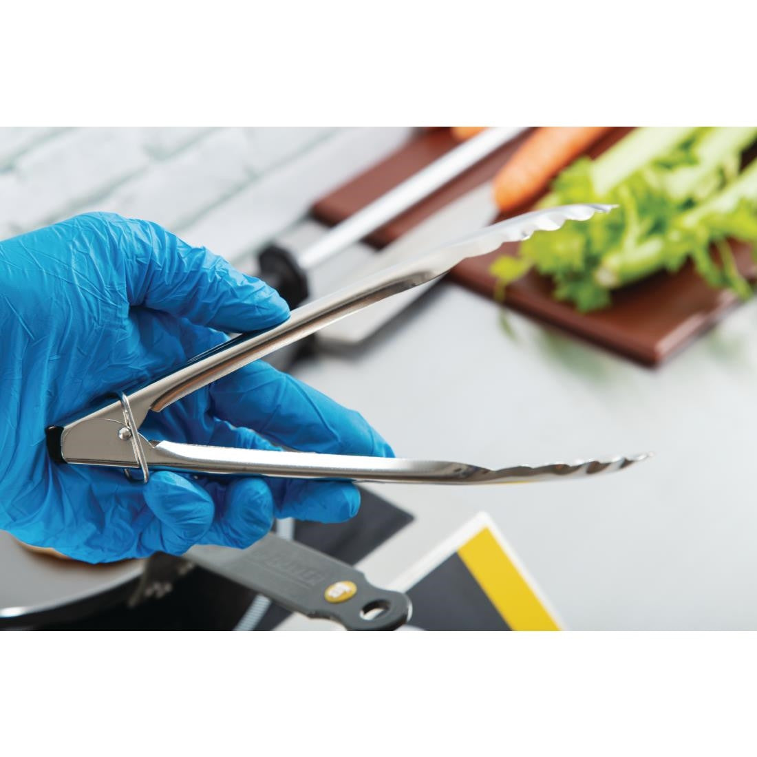 Nisbets Essentials Catering Tongs 245mm DF668