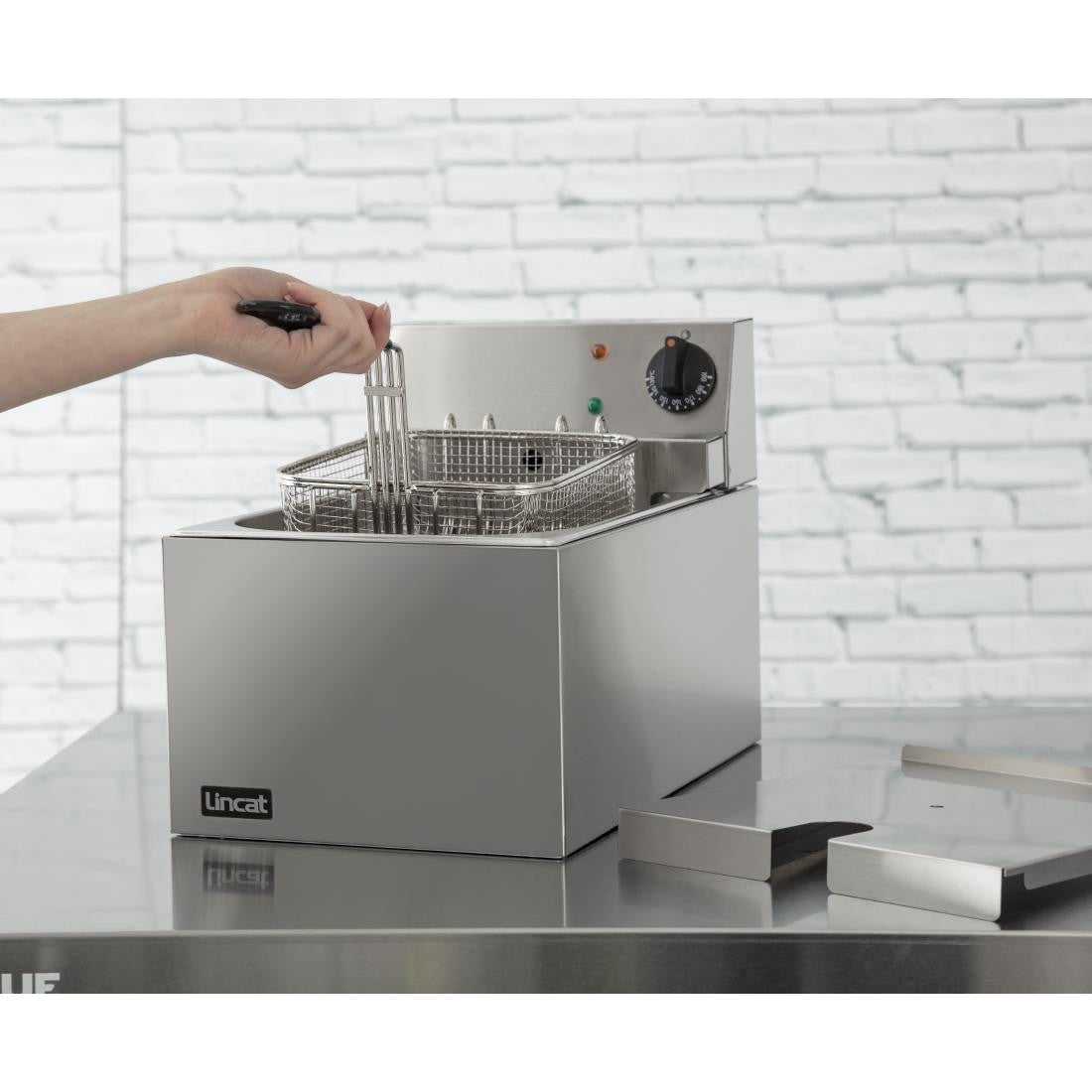 Lincat Single Tank Single Basket Countertop Electric Fryer LDF J531
